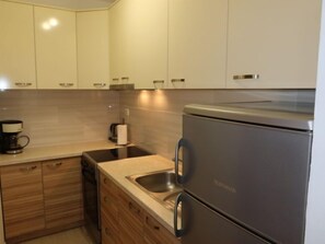 Fridge, oven, cookware/dishes/utensils