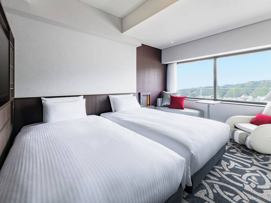 High-floor Twin Room - Non-Smoking | In-room safe, blackout curtains, free WiFi, bed sheets
