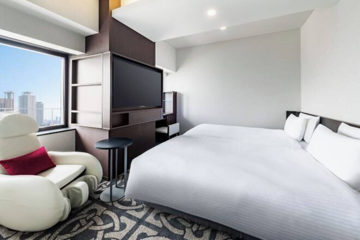 In-room safe, blackout curtains, free WiFi, bed sheets