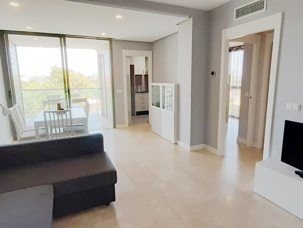 Una mesa de tenis de mesa