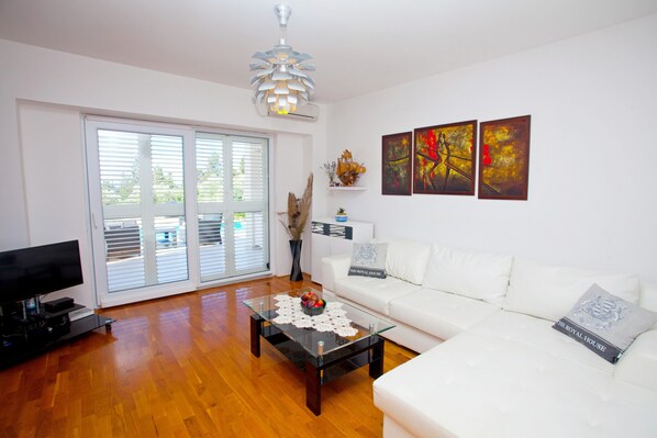 TV - Apartments Marija, (16321), Banjol, hr (Banjol)