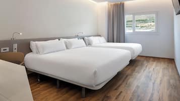 Family Room | In-room safe, iron/ironing board, free WiFi, bed sheets