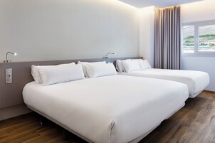 Quarto família | Cofres nos quartos, ferros/tábuas de passar roupa, Wi-Fi de cortesia