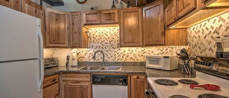 Refrigerador, microondas, horno, placa de cocina