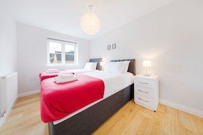 Apartment | 3 bedrooms, iron/ironing board, travel crib, free WiFi