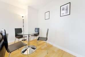 Apartment | In-room dining