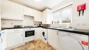 Apartment | Private kitchen | Fridge, microwave, oven, dishwasher