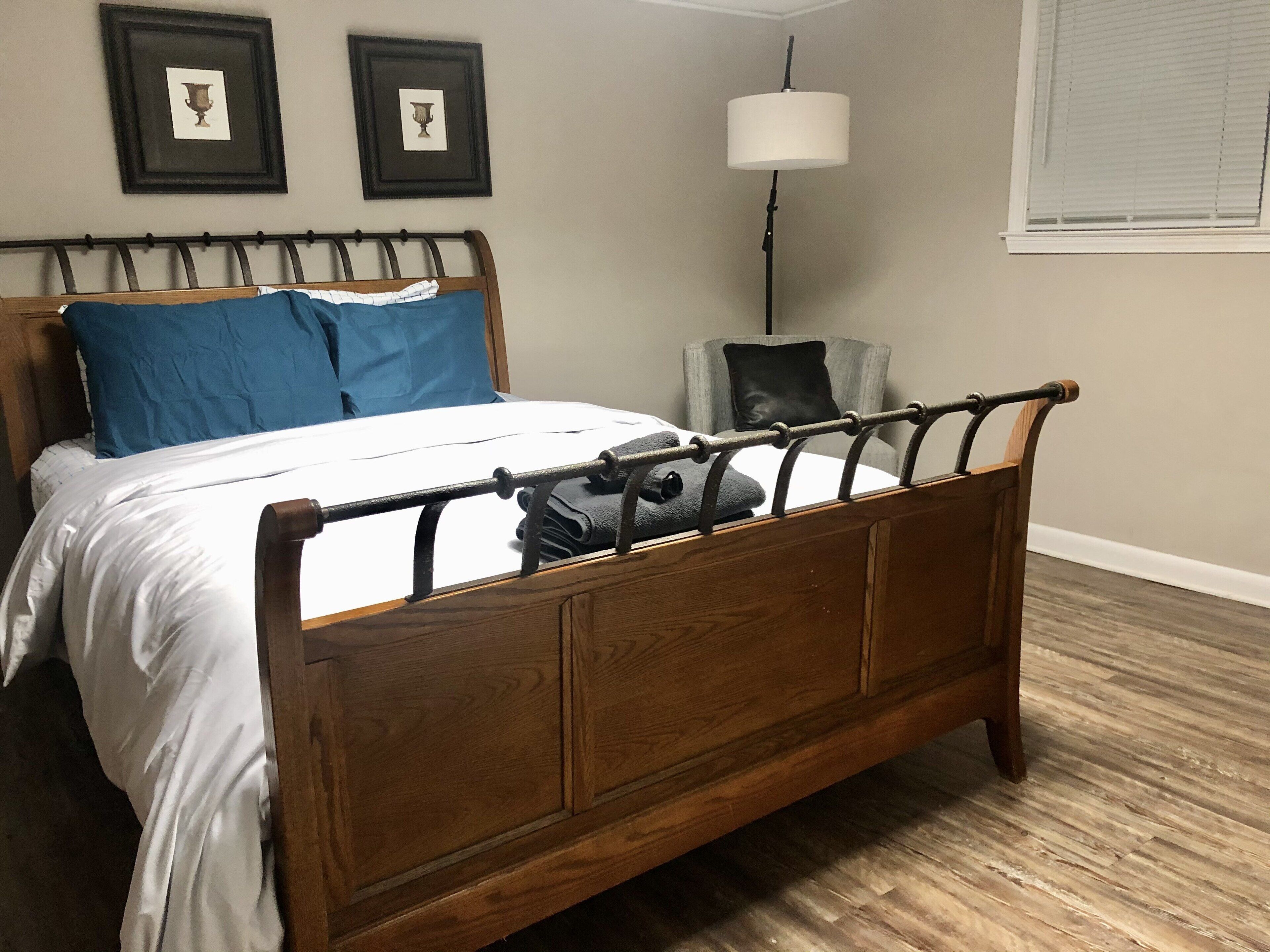 The Honey Bee Suite near DOWNTOWN!