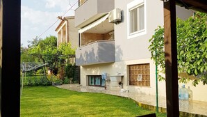 Outdoor dining - Apartments Anto, (16330), Fažana, hr (Fažana)