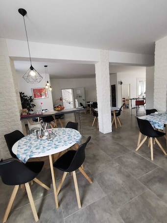 Alimentos y bebidas. Hotel Schenk