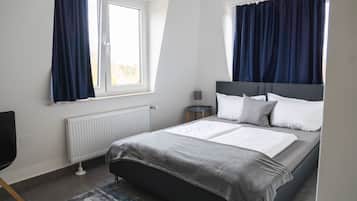 Doppel- oder Zweibettzimmer, eigenes Bad