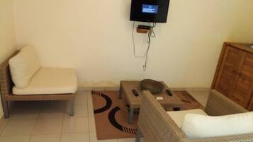 Apartment, 1 Bedroom | Ruang tamu | TV