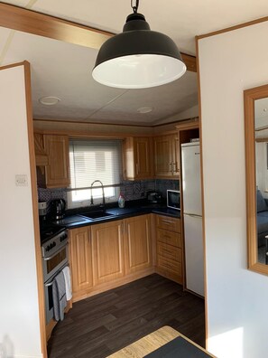 Cabin | Private kitchen | Fridge, microwave, oven, stovetop - Beautiful 3-bed Caravan on Holiday Park (St Leonards-On-Sea)
