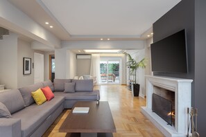 Smart TV, fireplace, DVD player, stereo - Athenian Grand Riviera Villa, with Private Pool (Βούλα)