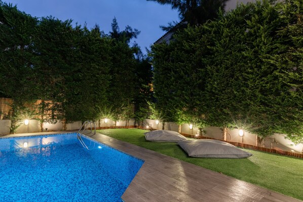 Outdoor pool - Athenian Grand Riviera Villa, with Private Pool (Βούλα)
