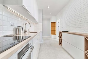 Fridge, oven, stovetop, dishwasher - Gwiaździsta 14 | Elegant Studio | Parking (Wrocław)