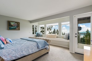 4 bedrooms, desk, iron/ironing board, free WiFi - Above Meeks Bay, Spacious and Beautiful, 180-degree Lake Views.  Sunnyview Lodge By Tahoe Time VR (Tahoma)