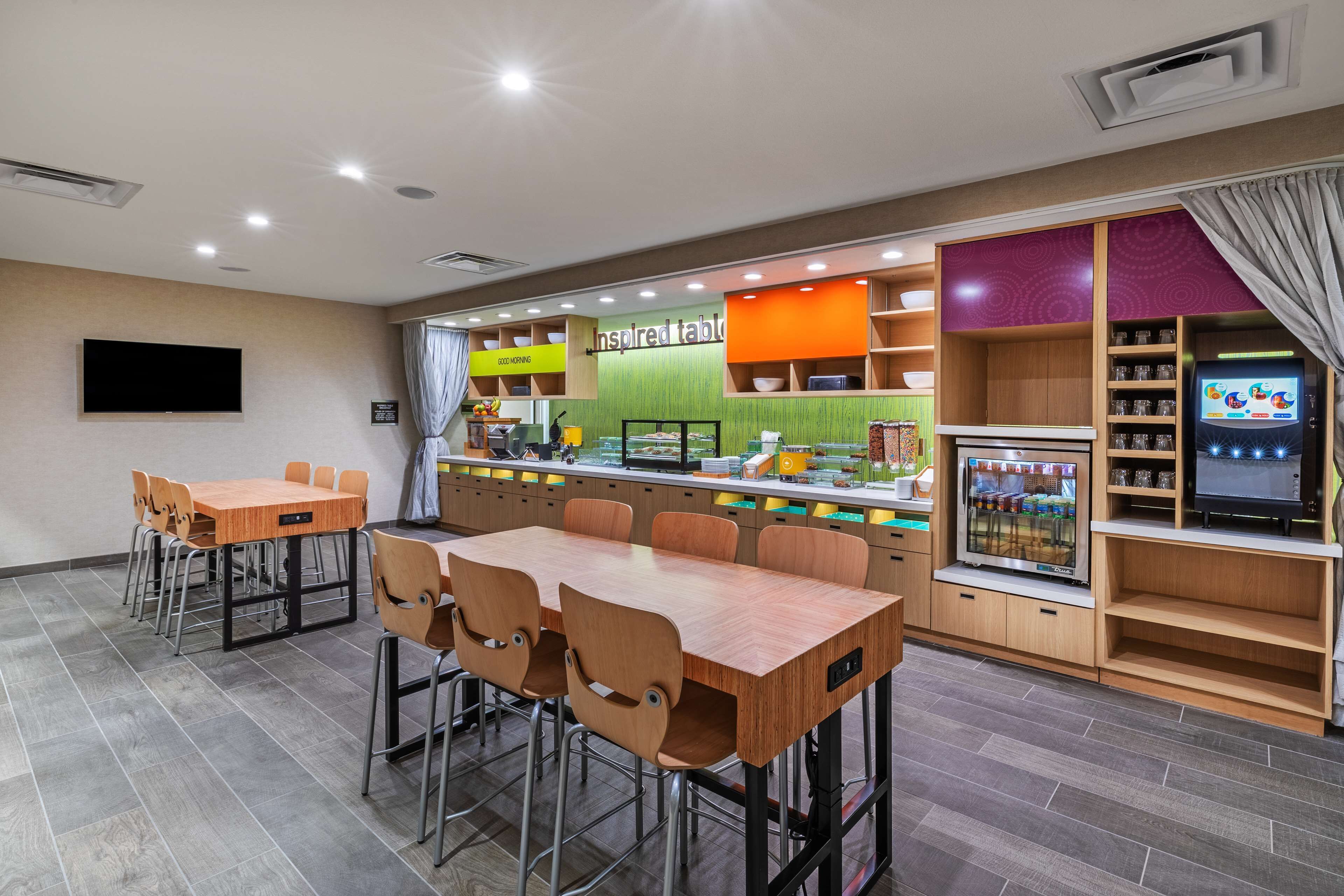 free daily full breakfast