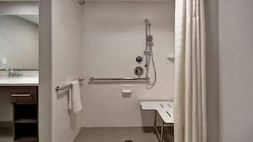 Suite, 2 queensize-senger, tilgjengelighetstilpasset (Roll-In Shower) | Dusj på badet