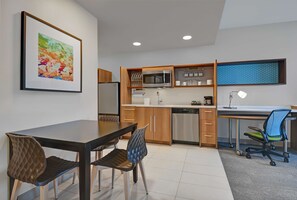 Premium bedding, desk, laptop workspace, blackout curtains - Home2 Suites by Hilton Fort Myers Colonial Blvd (Fort Myers)