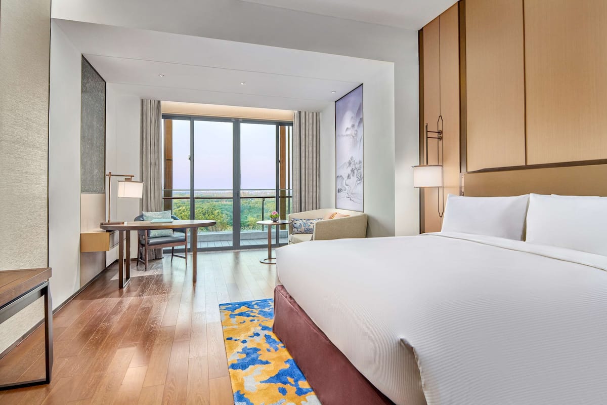 1 bedroom, down comforters, minibar, in-room safe