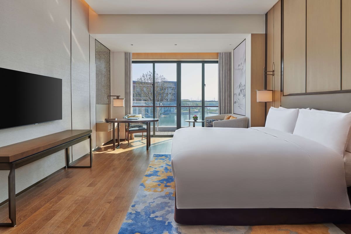 1 bedroom, down comforters, minibar, in-room safe