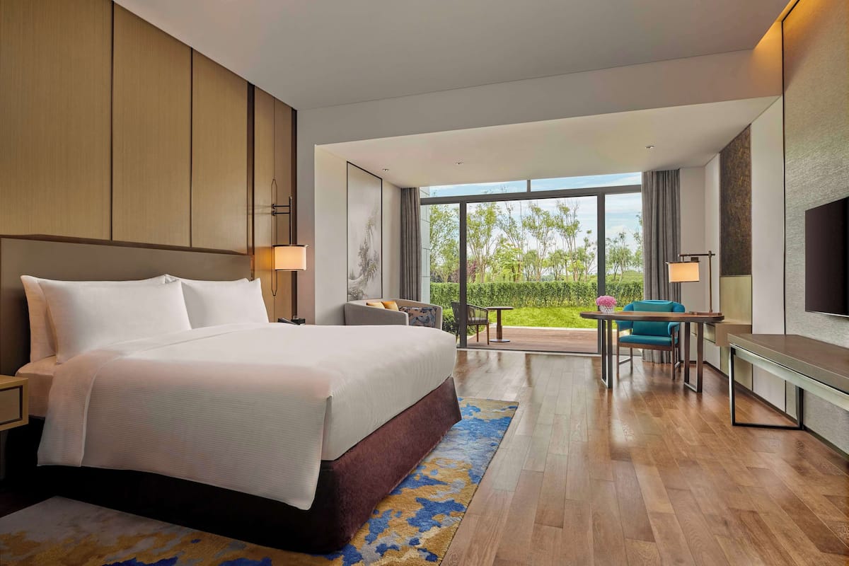 Villa, 1 Bedroom | 1 bedroom, down comforters, minibar, in-room safe