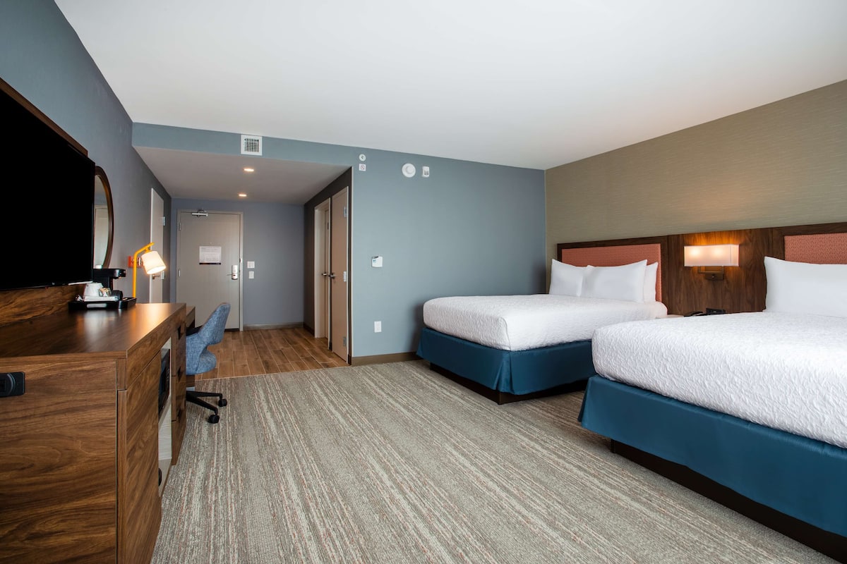 In-room safe, desk, WiFi, bed sheets