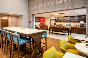 Gratis morgenmadsbuffet hver dag