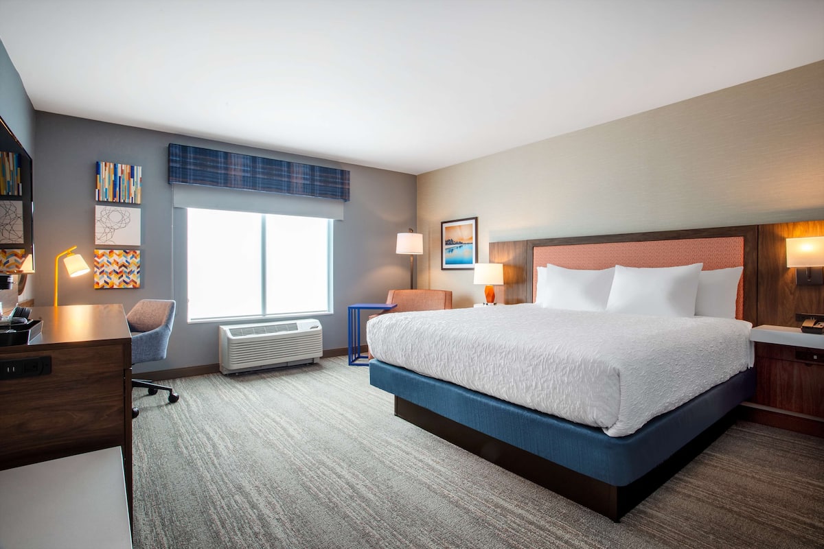 In-room safe, desk, WiFi, bed sheets