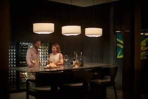 Breakfast, lunch, dinner served; Italian cuisine, sea views