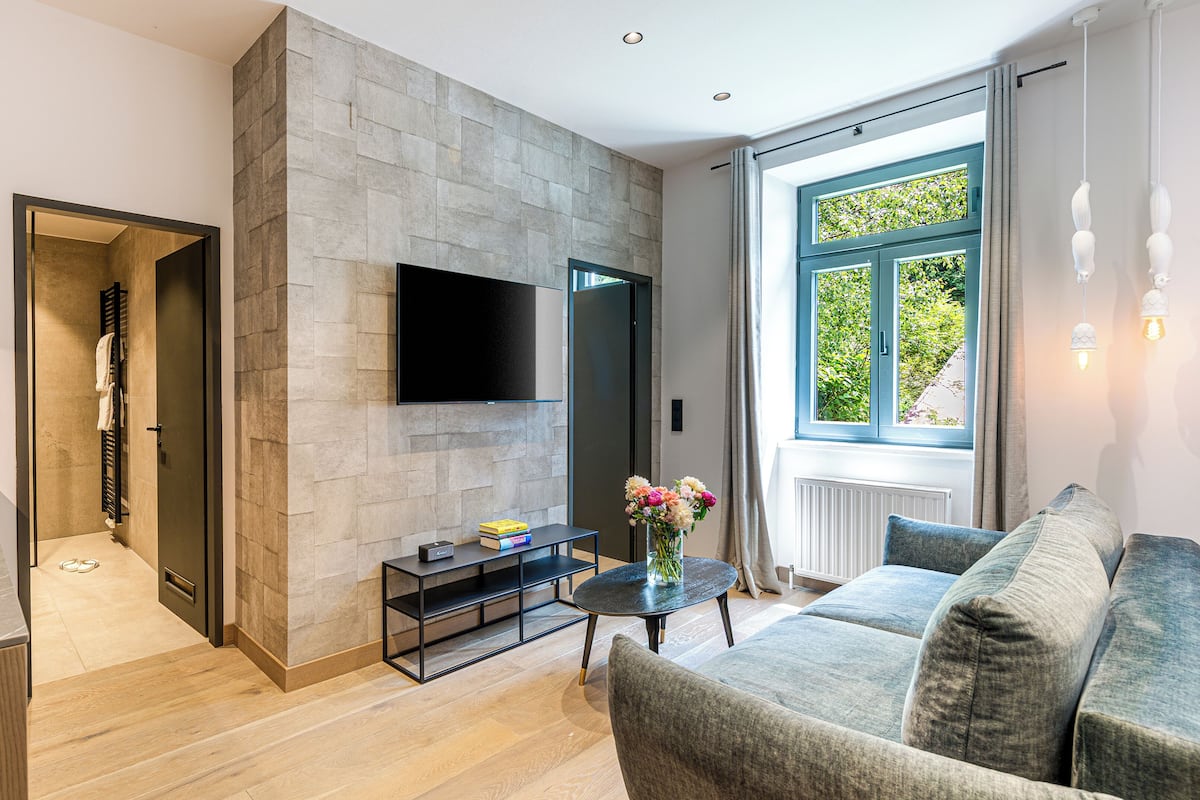Deluxe Suite, Mountain View | Premium bedding, down duvets, in-room safe, blackout curtains