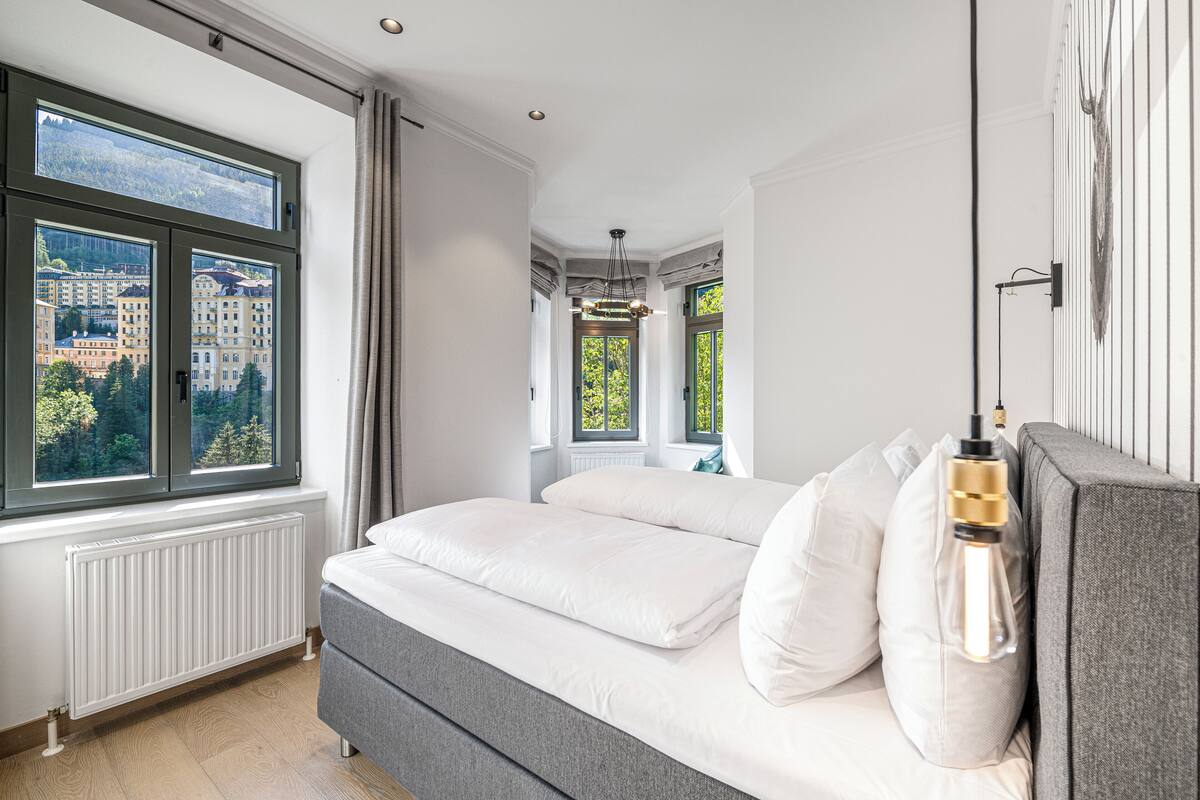 Apartamento Deluxe, 1 habitación, balcón | Ropa de cama de alta calidad, edredones de plumas, caja fuerte
