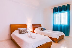 2 habitaciones, tabla de planchar con plancha y wifi gratis 