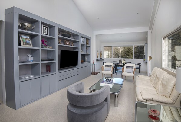 Condo, 2 Bedrooms | Living area