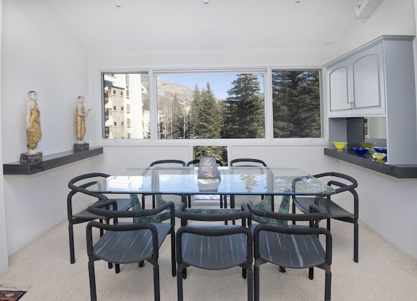 Condo, 2 Bedrooms | Dining