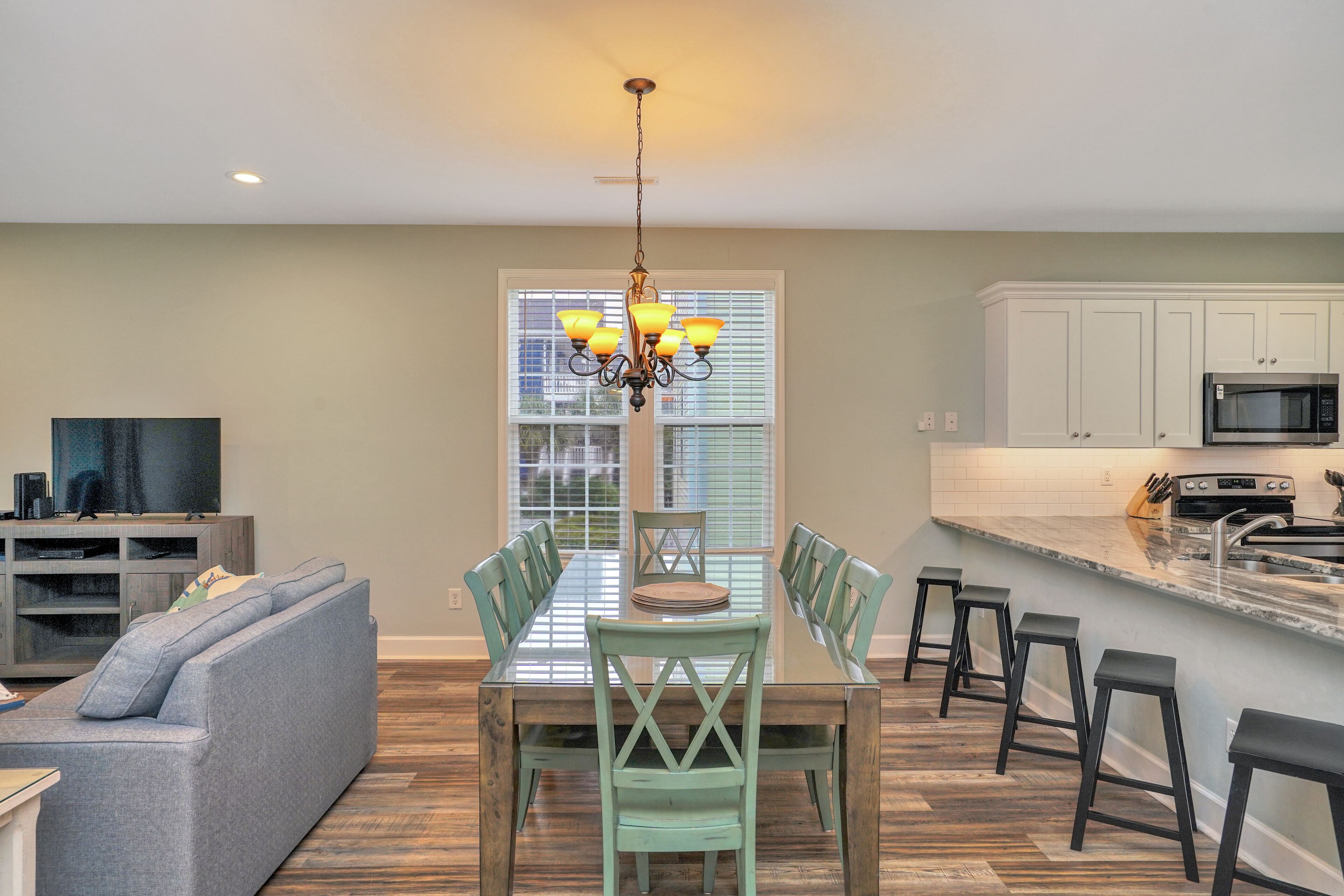 Shorely Blessed 5 Bedrooms Short Walk to Beach