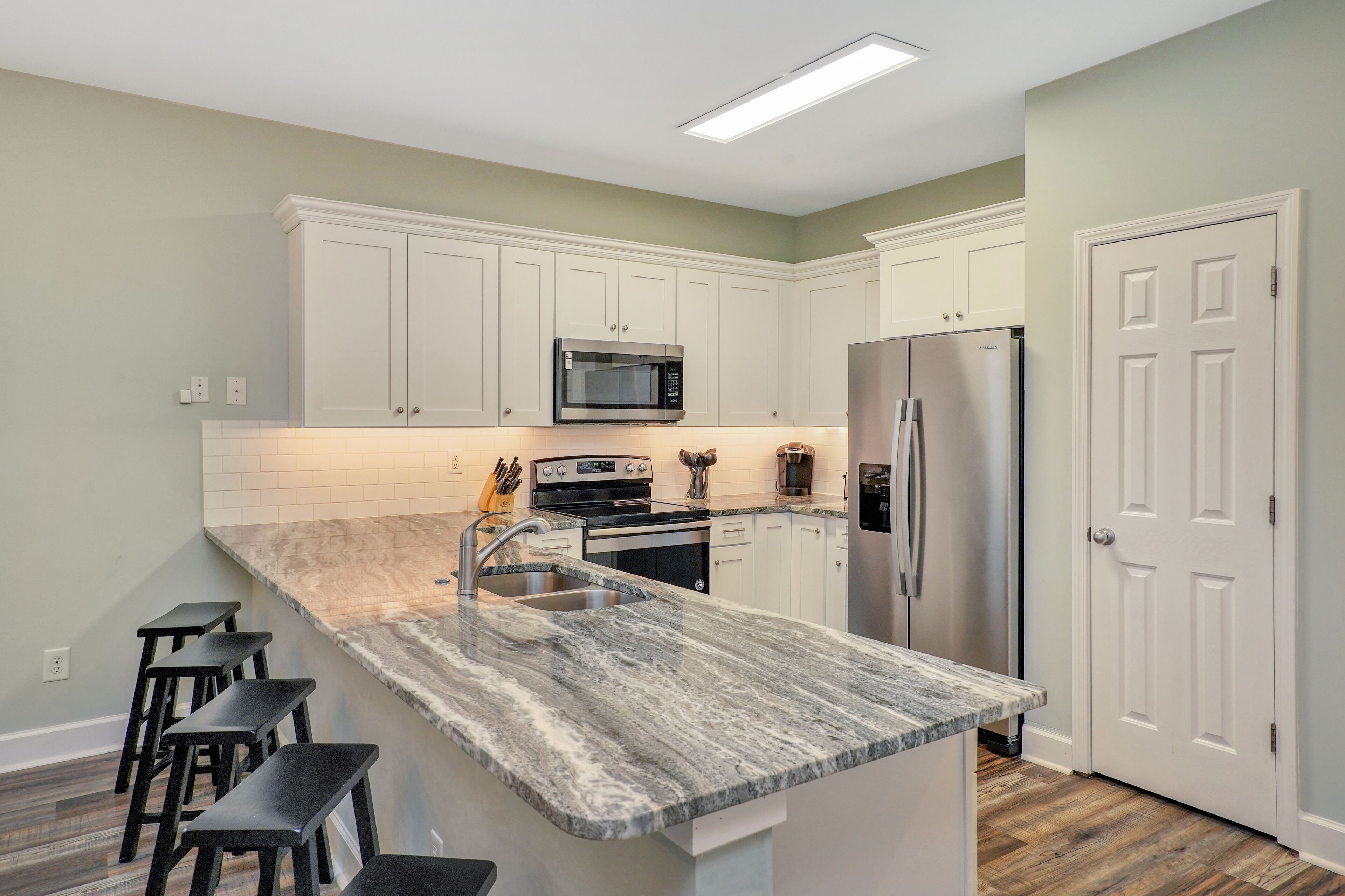 Shorely Blessed 5 Bedrooms Short Walk to Beach