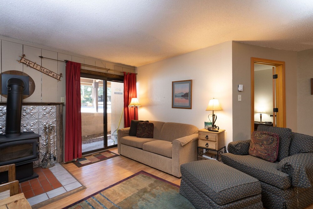 Slopeside Value Condo, 2 Min Walk To Lifts!