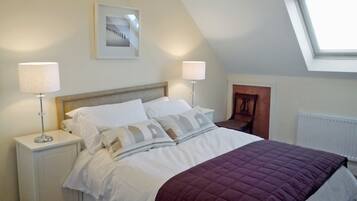 Hus, 4 soverom, 2 bad, sjøvendt | 4 soverom og sengetøy