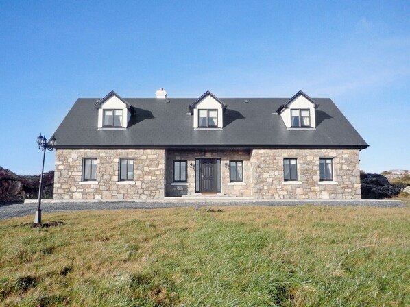 Exterior - Cnocan Na Cuaigh Carraroe (Carraroe)
