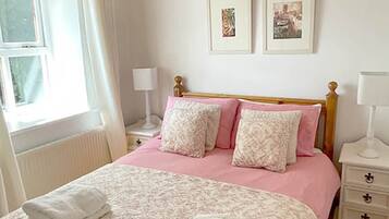 1 bedroom, bed sheets