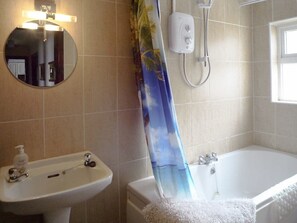 Bungalow, 3 Bedrooms, Fireplace, Sea View | Bathroom