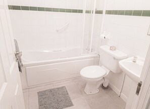 House, 3 Bedrooms, Fireplace, Sea Facing | Bathroom - Moore Bay Holiday Homes (Kilkee)