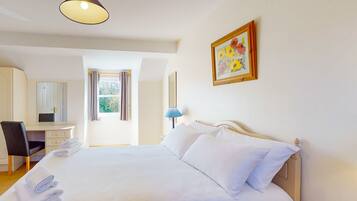 3 bedrooms, bed sheets