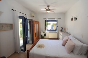 3 bedrooms, in-room safe, iron/ironing board, WiFi