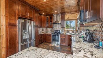 Cabin, Multiple Beds, Hot Tub | Private kitchen | Fridge, microwave, oven, stovetop