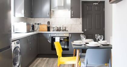 Immaculate 5-bed House in the City Centre Ashford