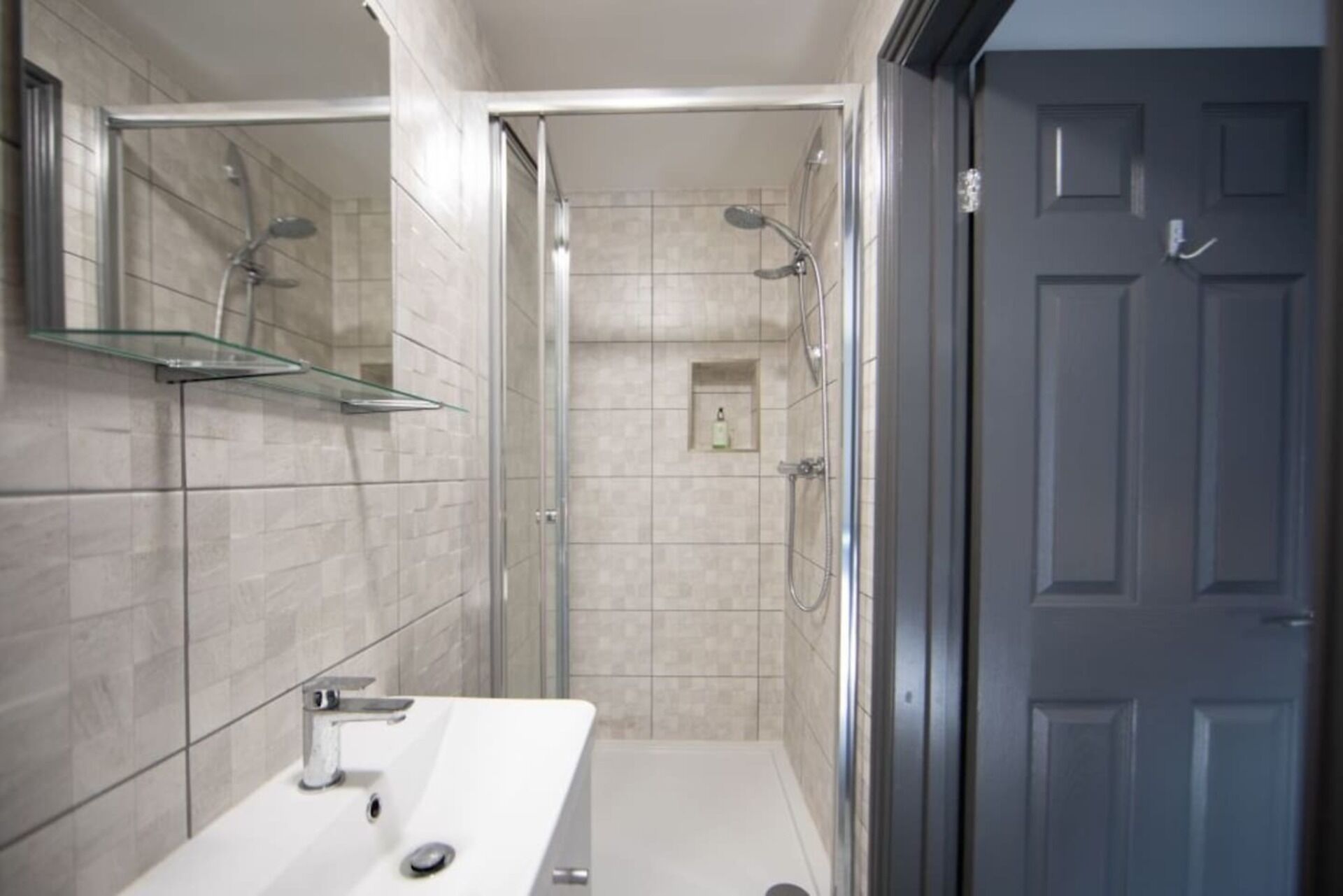 House | Bathroom | Shower, hair dryer, towels