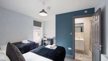 House | 5 bedrooms, iron/ironing board, free WiFi, bed sheets
